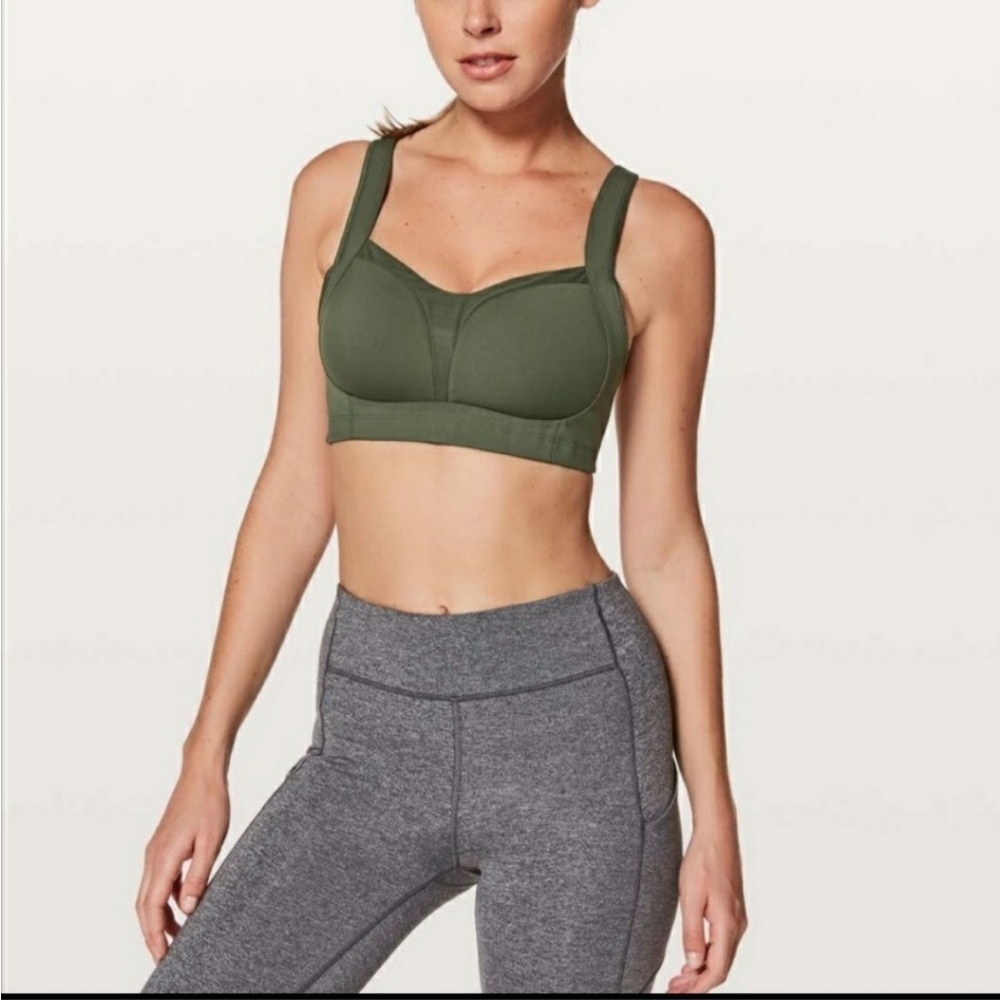 EUC Lululemon Ta Ta Tamer III Brave *Barracks Green No Tag Size M (C/D)